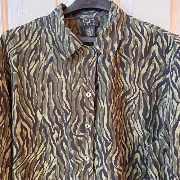 Vintage City Silk Women’s Animal Print 100% Silk Button up Shirt 90s XL Y2K - Picture 5 of 8